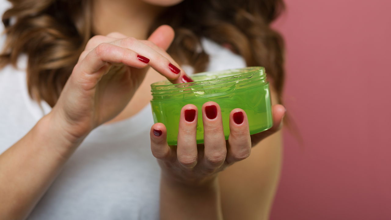 O aloe vera, também chamada de babosa, é largamente apreciada em tratamentos capilares por suas potentes propriedades hidratantes e regeneradoras