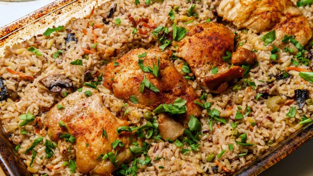 O arroz de forno com frango que vai conquistar toda a família

