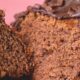 Bolo de chocolate molhadinho com truque secreto de confeiteiro