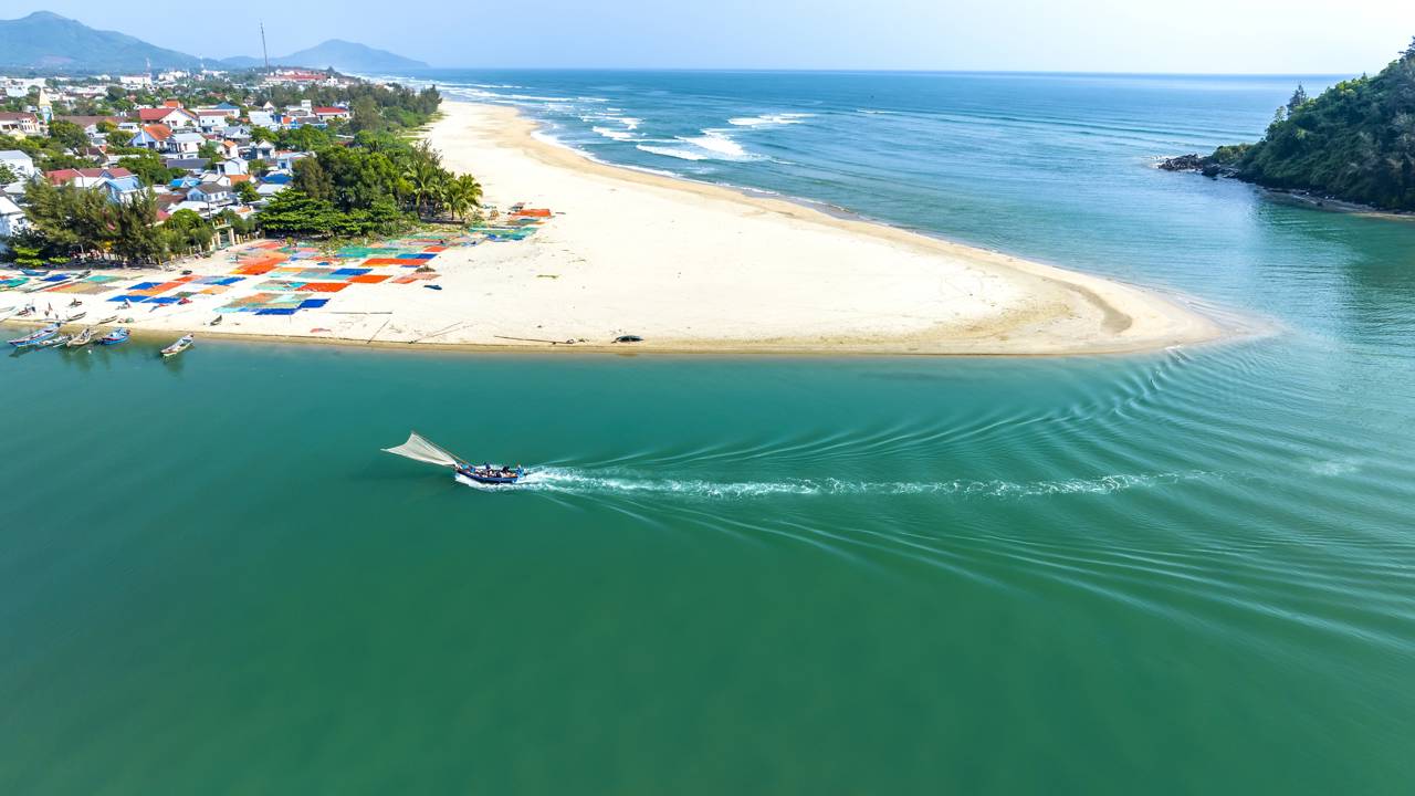 O destino do Vietnã que surpreende visitantes antes mesmo da primeira praia