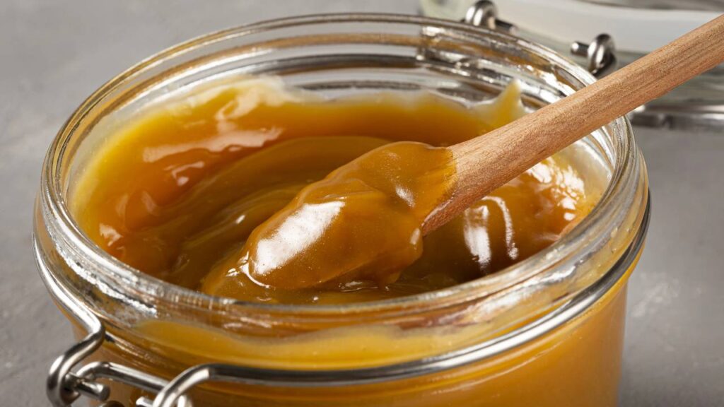 Doce de leite caseiro pronto em minutos e com gostinho de infância
