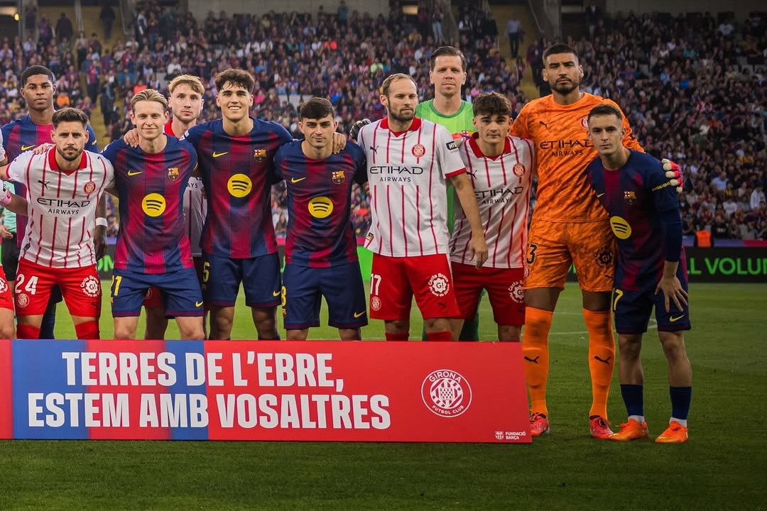 Jogadores ficam imóveis após o apito inicial em protesto na La Liga