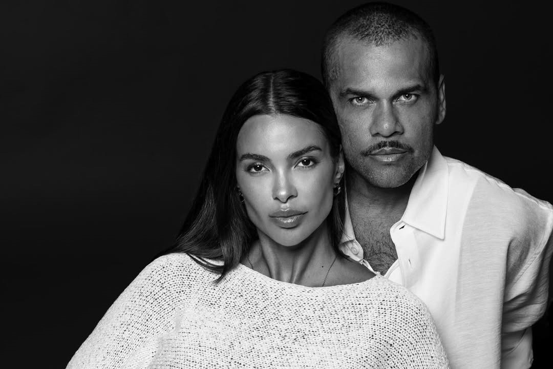 Joana Sanz e Dani Alves dão as boas-vindas ao primeiro filho do casal