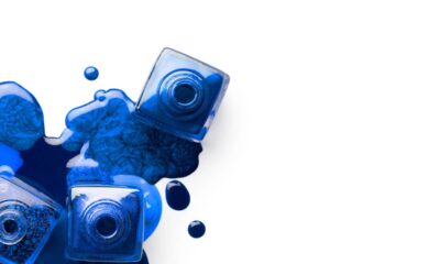 Esmaltes metalizados estão de volta à moda, trazendo novas versões que conquistam tanto as passarelas quanto o dia a dia