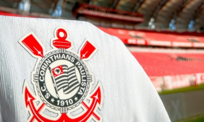 Jogador do Corinthians tem passaporte roubado e adia ida à seleção