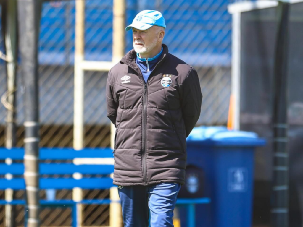 Mano Menezes assume missão de reconstruir a seleção do Peru