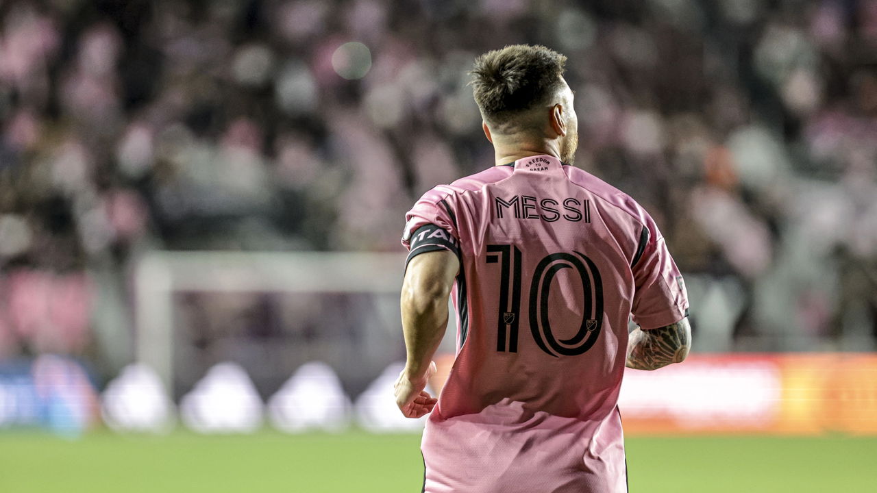 Messi passa despercebido e Inter Miami perde em partida de oito gols