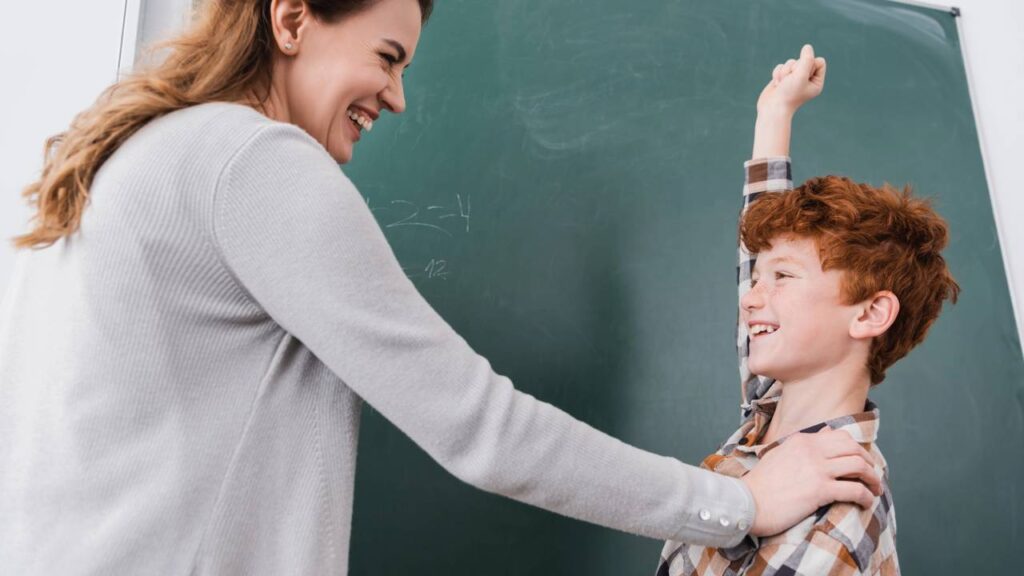 Quando discutimos sobre objetos do cotidiano, dominar o plural das palavras é fundamental para uma comunicação eficiente. Um exemplo bastante comum é a lousa, presente em salas