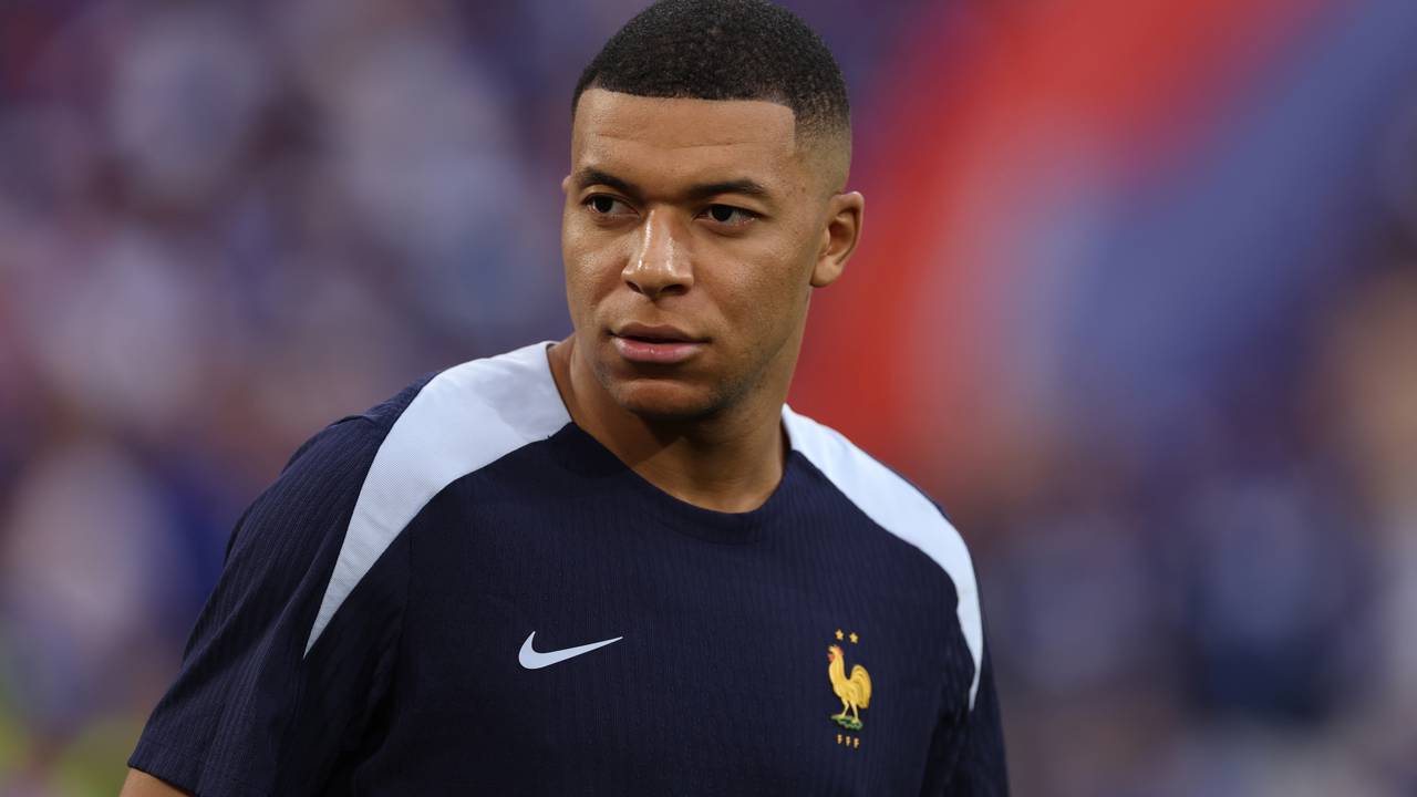 PSG acusa Mbappé de “má-fé” e cobra indenização milionária