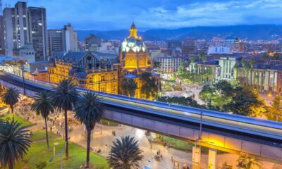 A mistura de grafites, natureza e energia jovem faz a cidade surpreender viajantes