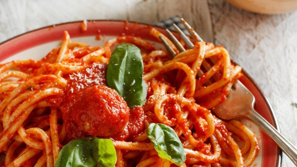 O molho de macarronada que vai fazer todo mundo repetir o prato