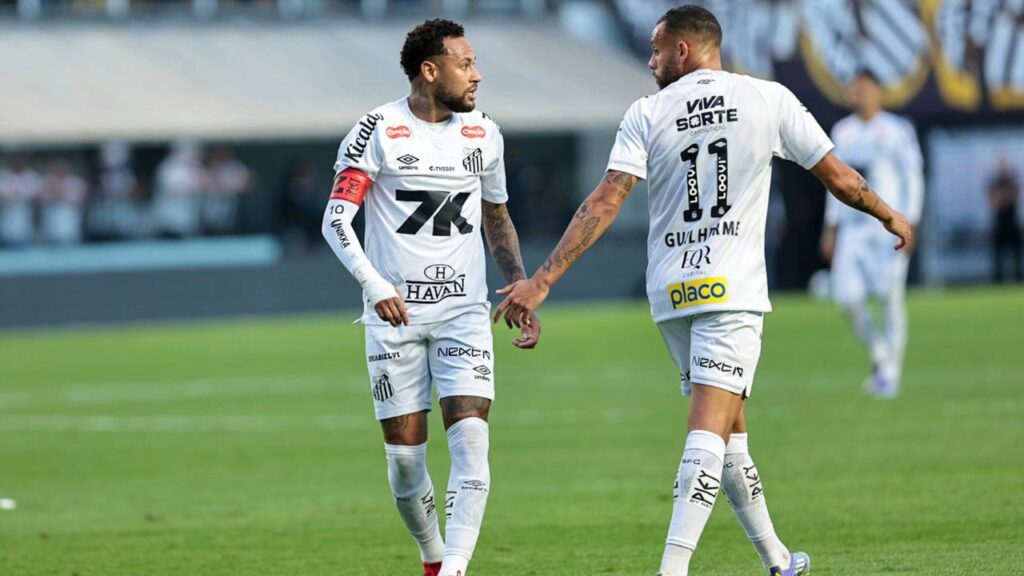 Neymar inicia transição e trabalha com bola em reapresentação do Santos