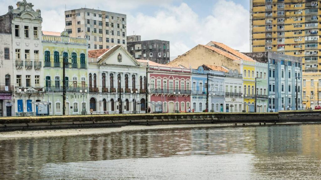 Recife une história, natureza e alegria em um destino repleto de tradições, sabores e hospitalidade.