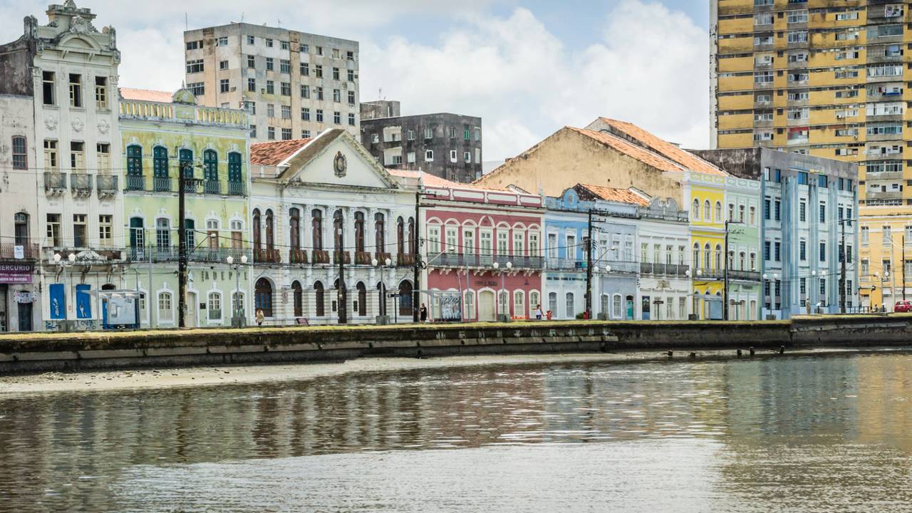 Recife une história, natureza e alegria em um destino repleto de tradições, sabores e hospitalidade.