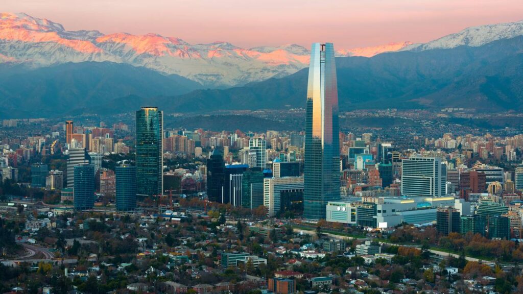 A cidade chilena onde modernidade e Andes criam um visual único