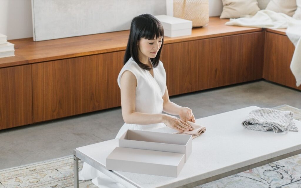 O ritual da guria Marie Kondo que deixa a casa mais leve e energizada