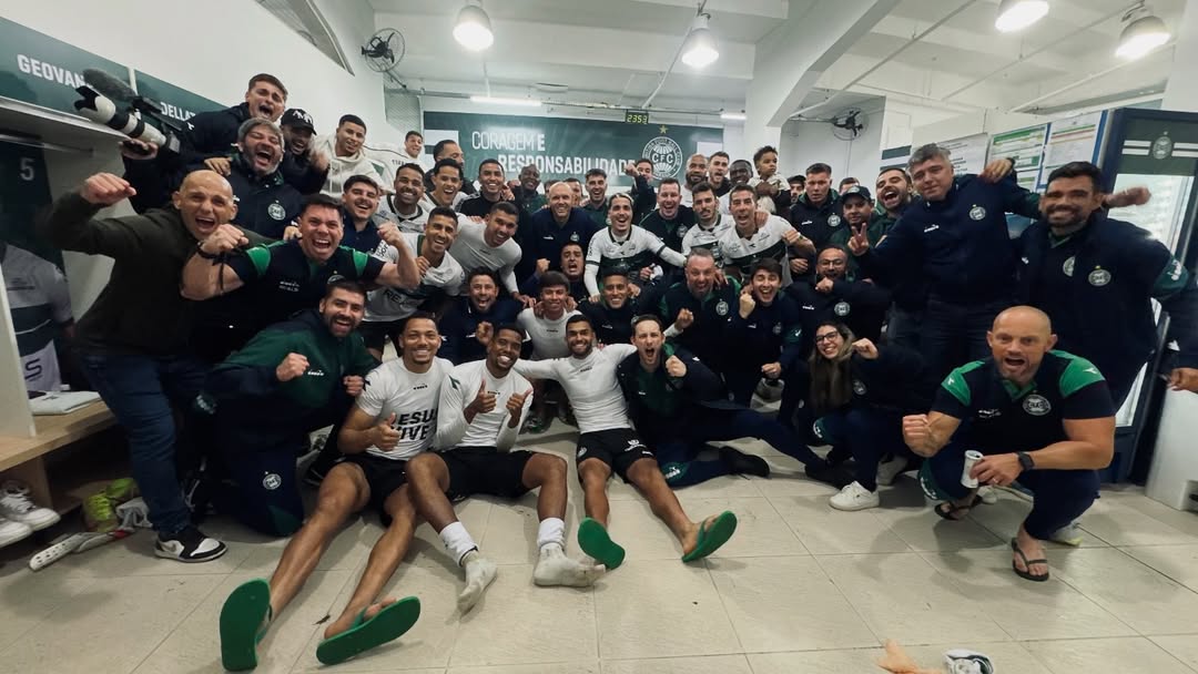 Coritiba domina o Botafogo e retoma a liderança do Brasileirão
