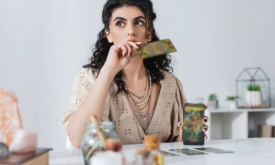 O mês de outubro desponta como uma fase de avanços e transformações surpreendentemente favoráveis para certos signos do zodíaco. De acordo com especialistas em Tarô, energias