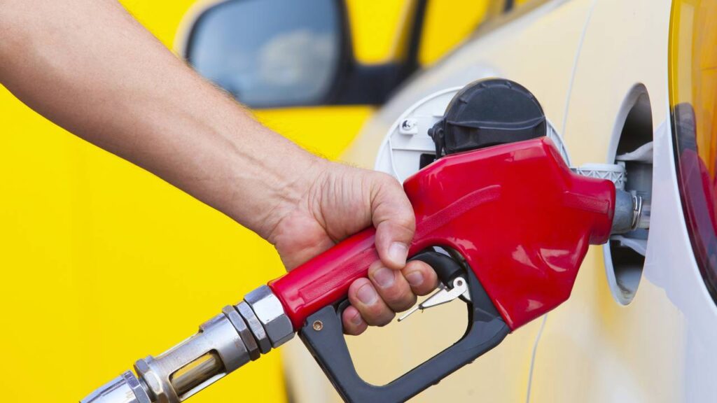 Combustível errado no carro pode causar danos graves
