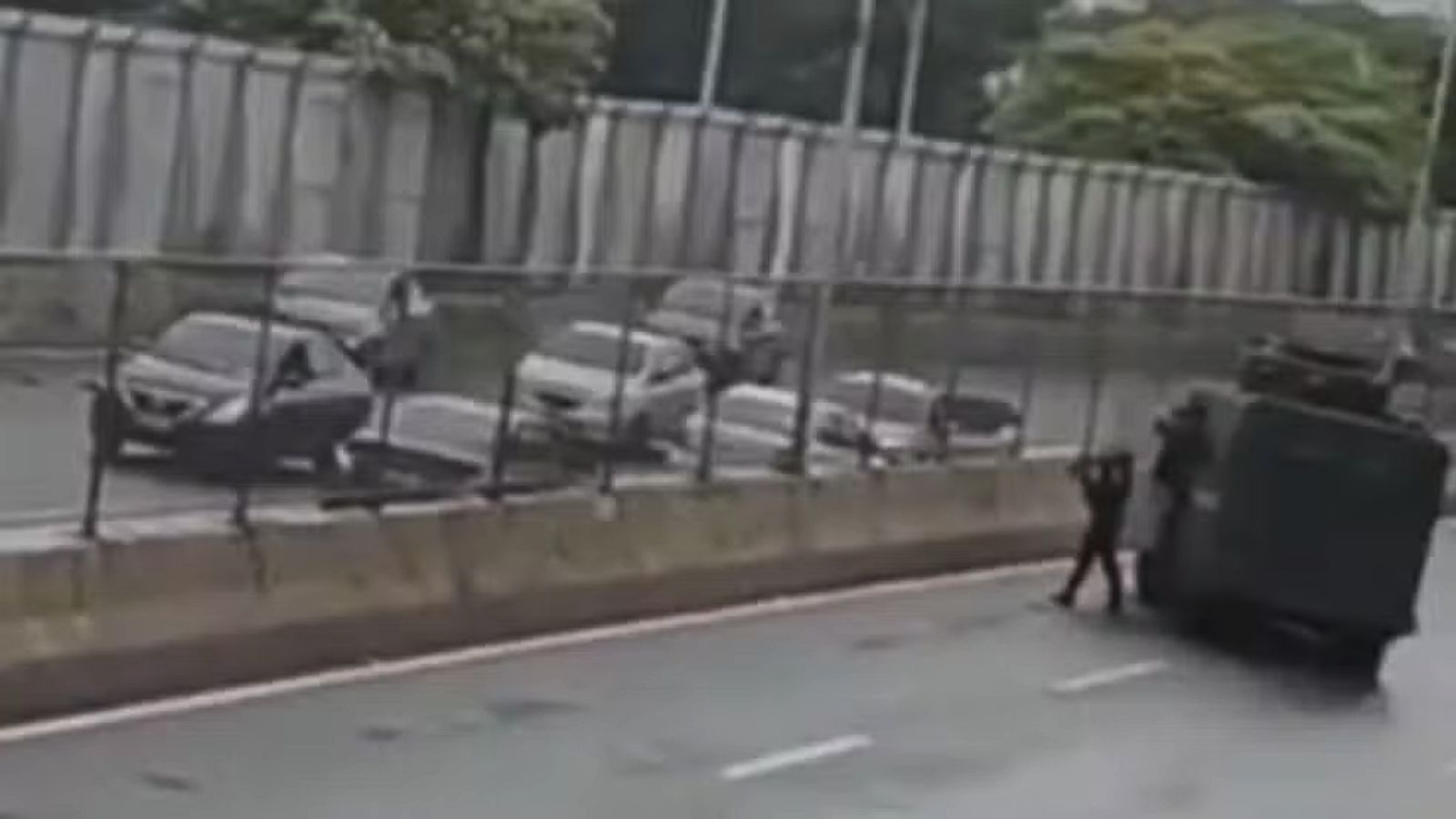 Homem é baleado durante ação da PM na Linha Amarela no Rio