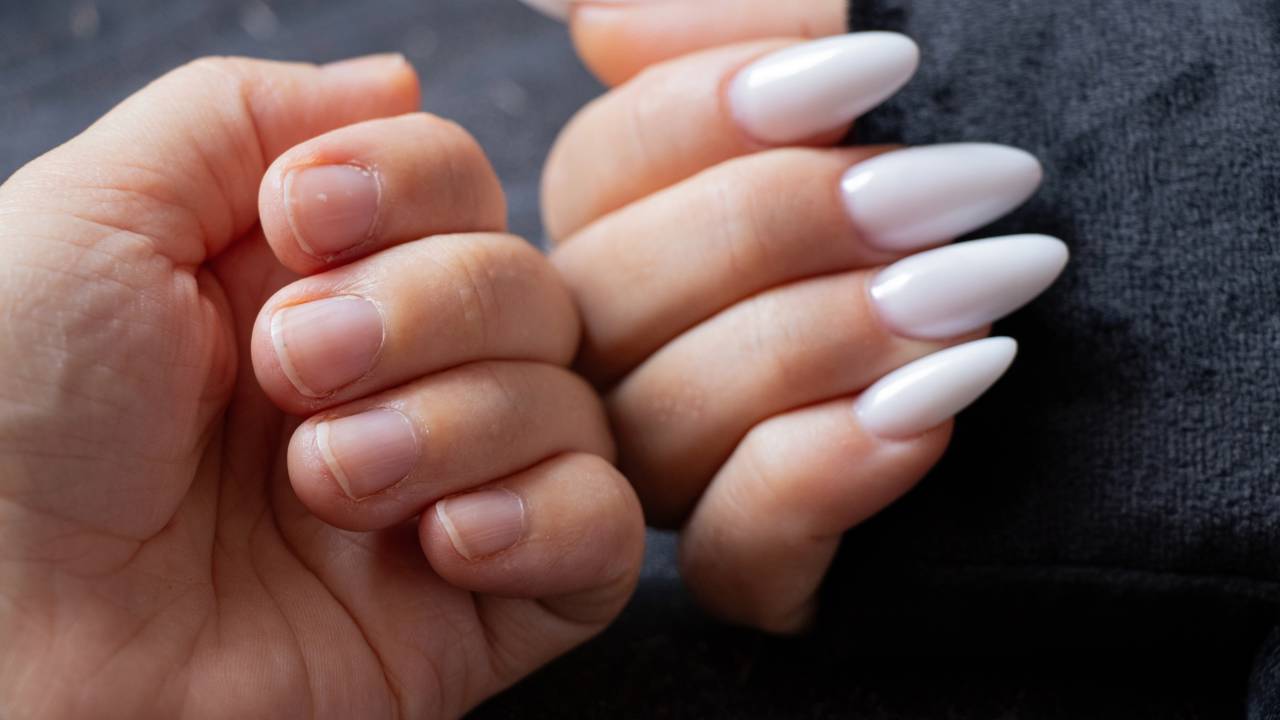 O alongamento de unhas é uma tendência crescente nos salões de beleza e conquista cada vez mais adeptas que desejam praticidade aliada à sofisticação