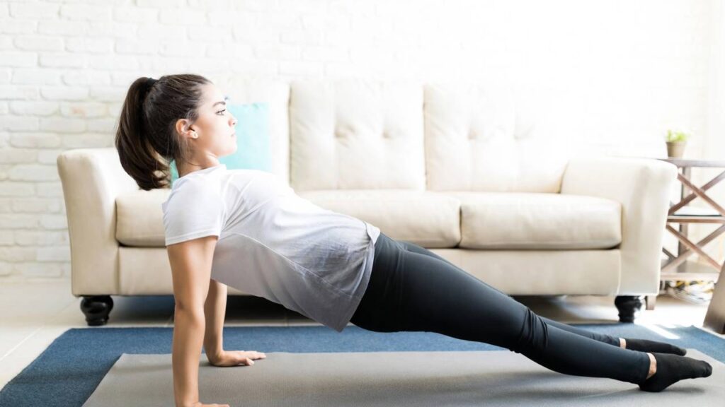 Os alongamentos poderosos para acabar com as dorer nas costas de uma vez
