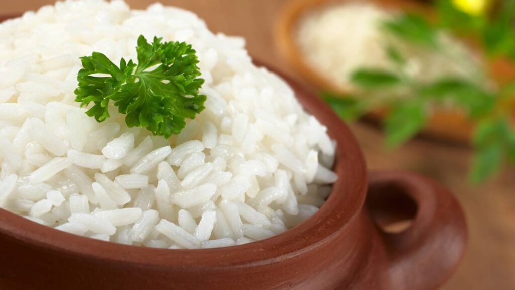 Como fazer arroz soltinho de forma simples e sem erro

