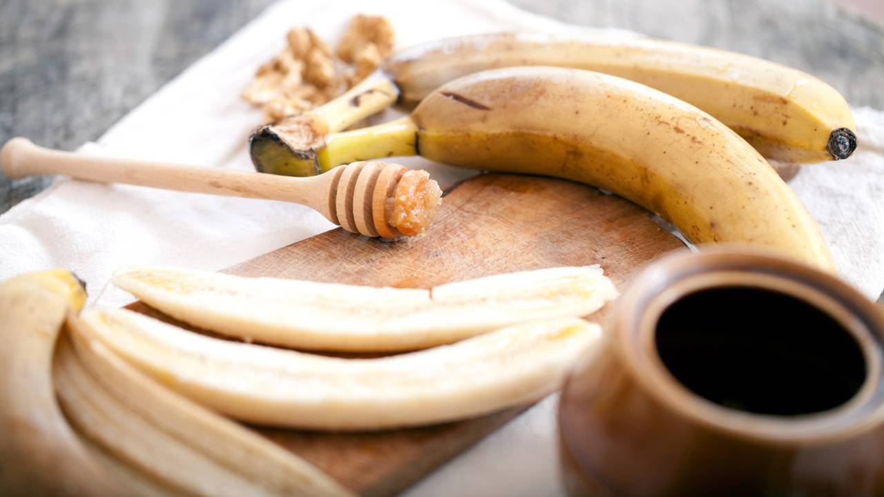 Essa fruta tem gosto de banana com mel e pode ser plantada no quintal