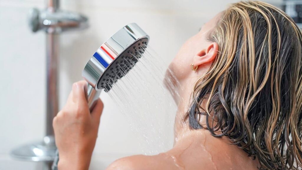 Os benefícios do banho frio que vão mudar sua visão sobre saúde
