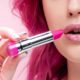 Truques simples para fazer o batom durar o dia todo mesmo em dias mais quentes