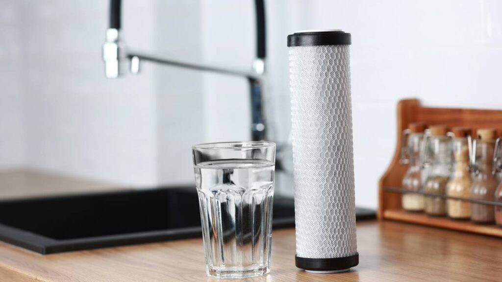 Os brasileiros, em diversas regiões, abraçam o copo americano em seu dia a dia, seja nos bares do Rio de Janeiro, onde é amplamente conhecido como copo americano, ou em Belo Horizonte