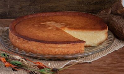 O bolo de tapioca que está dominando as mesas de café em todo o Brasil