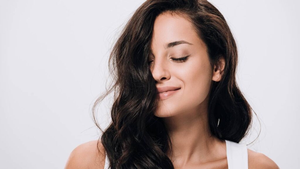 Dicas infalíveis para manter o cabelo sempre brilhoso e saudável o ano inteiro