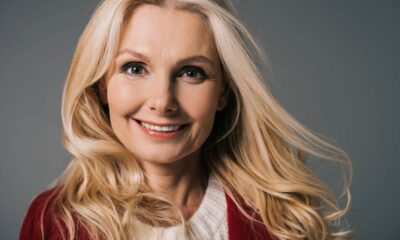 Cortes médios que valorizam o rosto e são perfeitos para quem tem mais de 50