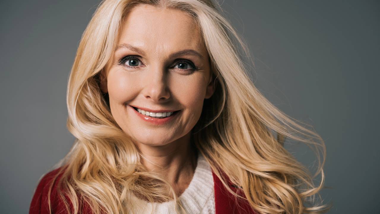 Cortes médios que valorizam o rosto e são perfeitos para quem tem mais de 50