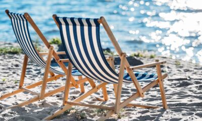 Cadeira dobrável com alça de mochila vira tendência para o verão