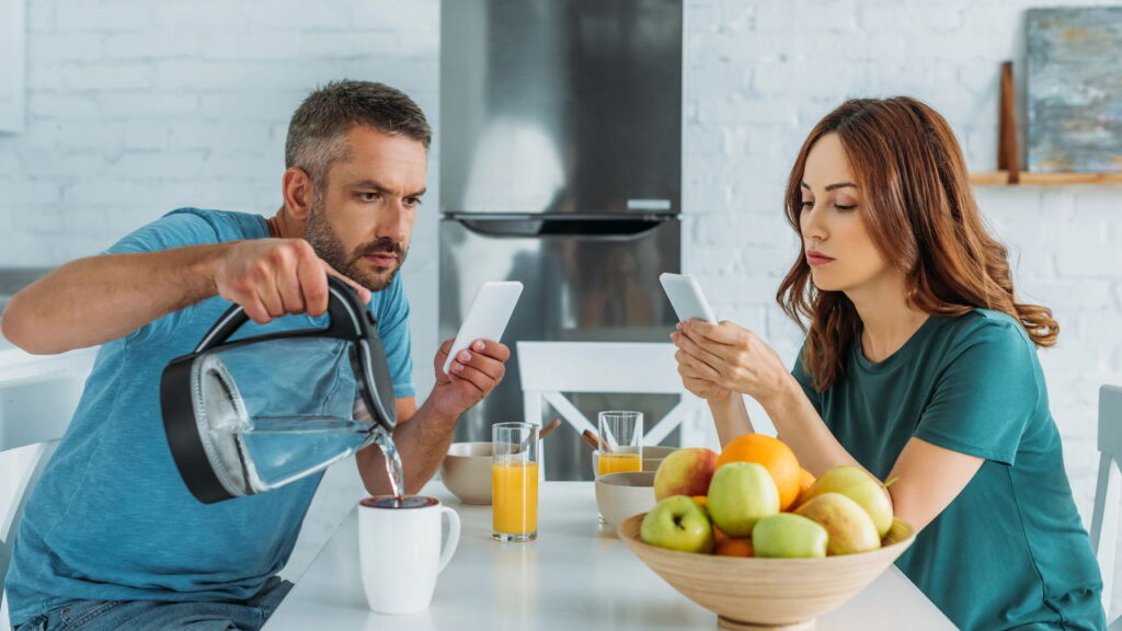 O mau cheiro na geladeira é um problema frequente em muitos lares, mas existe uma solução caseira, prática e altamente eficiente: o pó de café
