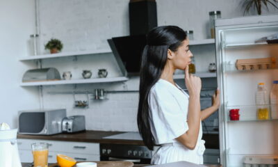 O mau cheiro na geladeira é um problema frequente em muitos lares, mas existe uma solução caseira, prática e altamente eficiente: o pó de café