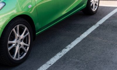 O carro que estaciona sozinho chegou ao Brasil e está chamando atenção