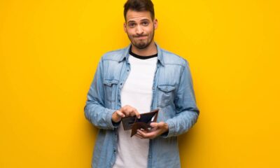 A astrologia sugere que os signos do zodíaco podem influenciar a personalidade e os comportamentos de cada indivíduo, incluindo as decisões financeiras do dia a dia. Conhecer as principais características de cada signo pode ser útil para identificar hábitos que levam ao desequilíbrio econômico e para adotar práticas mais saudáveis na gestão do dinheiro.