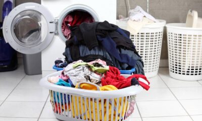 Saiba a razão pela qual o cesto de roupa suja tem furos