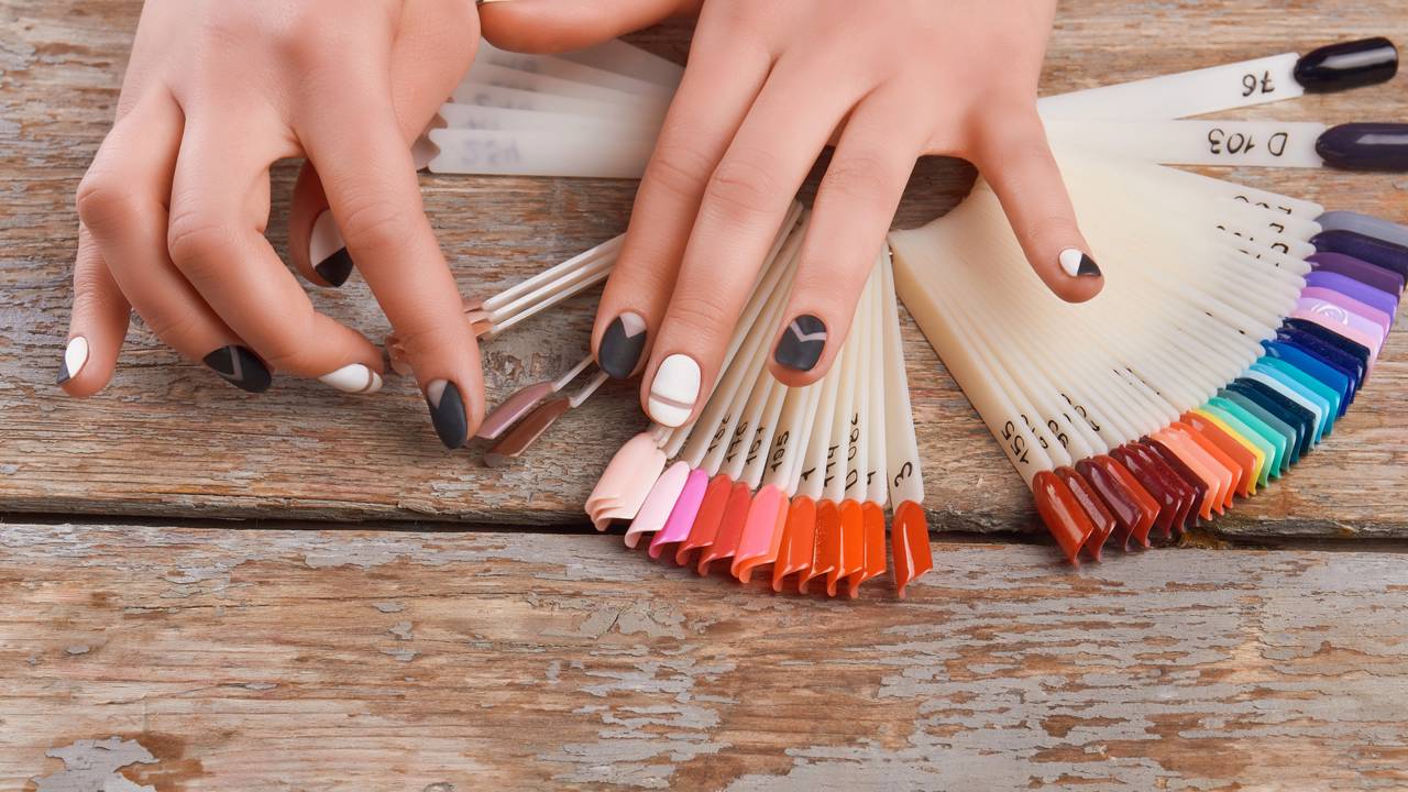 Tendência de esmalte já começa a aparecer nas mãos mais estilosas