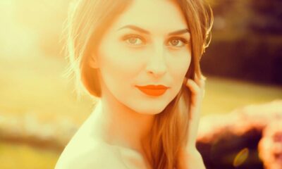 Adotar cores quentes no cabelo é uma forma criativa de transformar seu visual, trazendo luminosidade e realçando a expressão facial