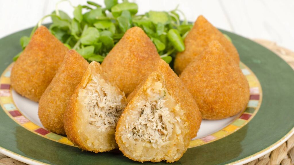 Receita de coxinha sem fritura feita na Airfryer para o dia a dia
