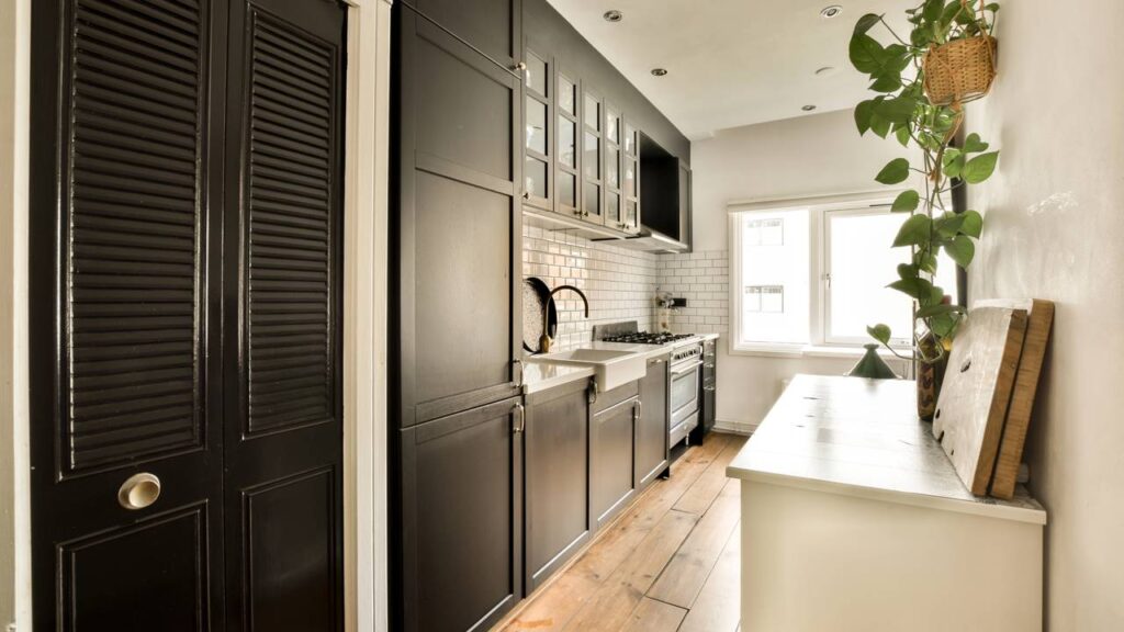 Como escolher plantas ideais pra cozinhas e varandas pequenas de forma prática