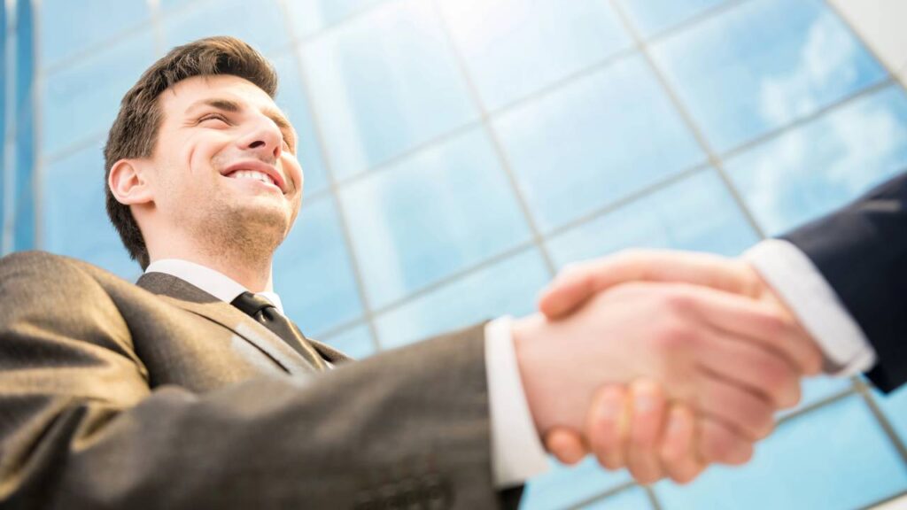 ‘De nada’ ou ‘por nada’? Veja qual é o certo segundo a gramática