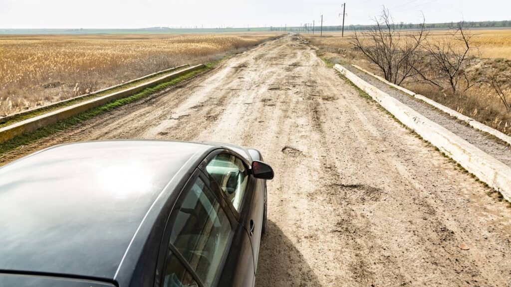 Como dirigir com mais segurança em estradas de terra