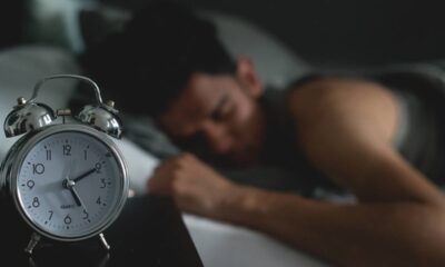 Veja quantas horas de sono seu corpo realmente precisa para se recuperar