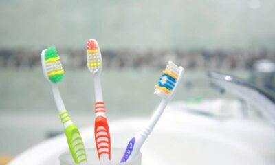 Sua escova de dentes pode te deixar doente, afirma novos estudos