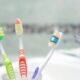 Sua escova de dentes pode te deixar doente, afirma novos estudos